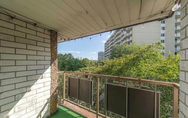 Building Photo - 1111 River Rd