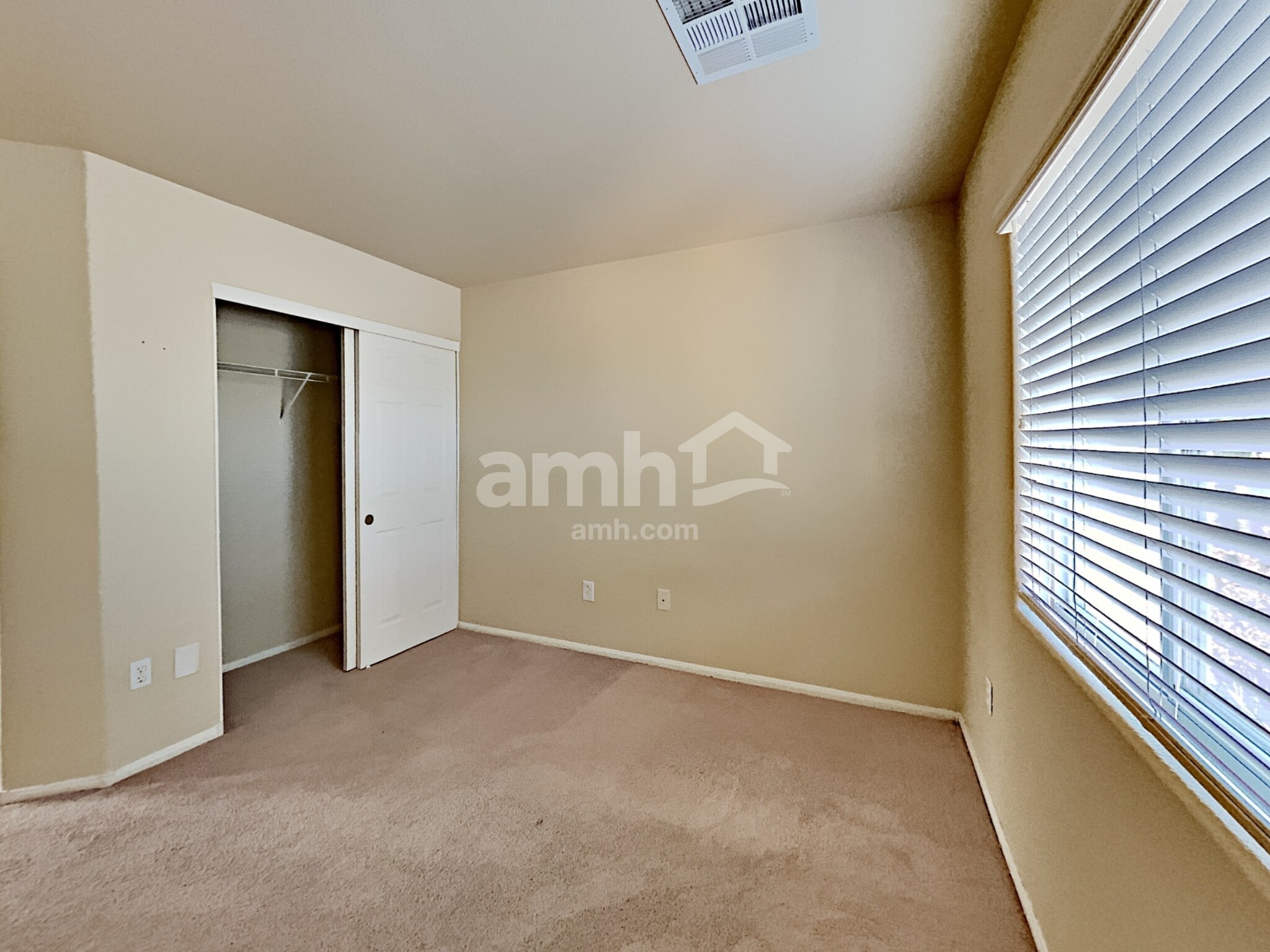 Building Photo - 10819 Hawthorne Berry St