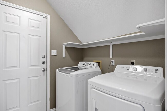 Building Photo - 8404 Tyhurst Dr