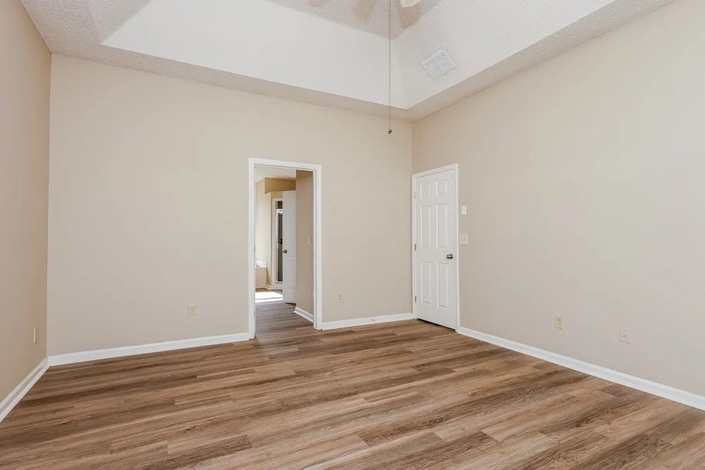 Building Photo - 11836 Lake Fern Dr