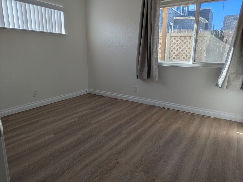 Front bedroom - 216 Melrose Dr