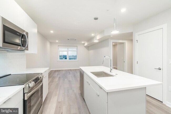 Building Photo - 3449 Scotts Ln