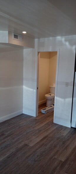 Bathroom Entrance - Pocket Door - 56464 Ash Rd