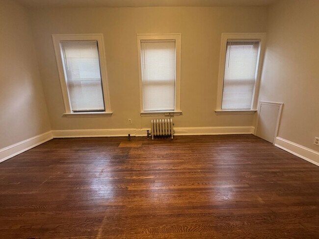 Building Photo - 2773 Hampshire-Unit 9