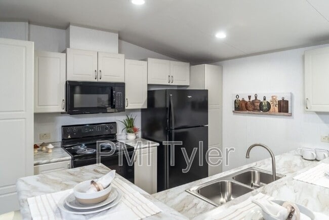 Building Photo - 203 Sugar Maple Ln