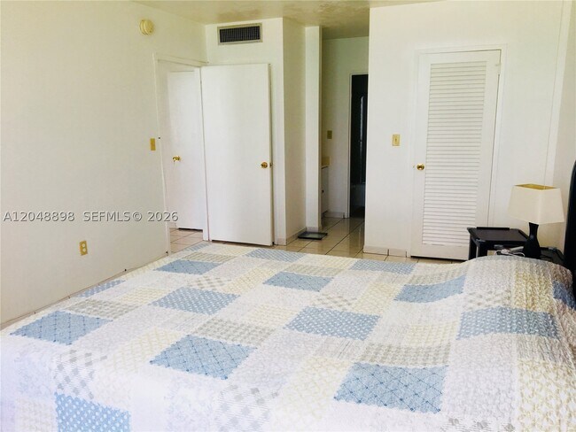 Building Photo - 2899 Collins Ave