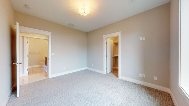 Building Photo - 2607 Falcon Ln