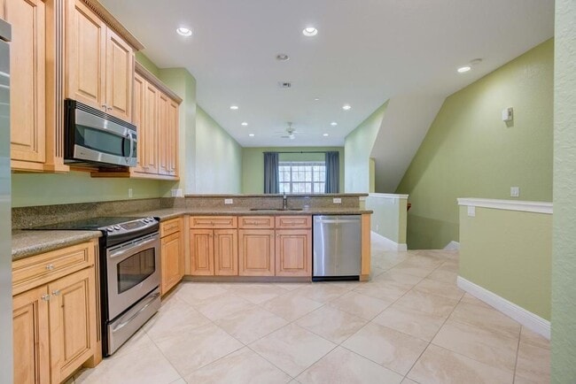 Building Photo - 5113 Artesa Way S