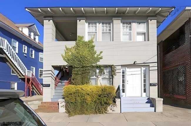 Primary Photo - 5 N Newport Ave
