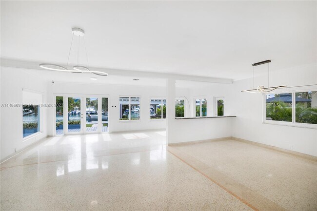 Building Photo - 950 S Shore Dr