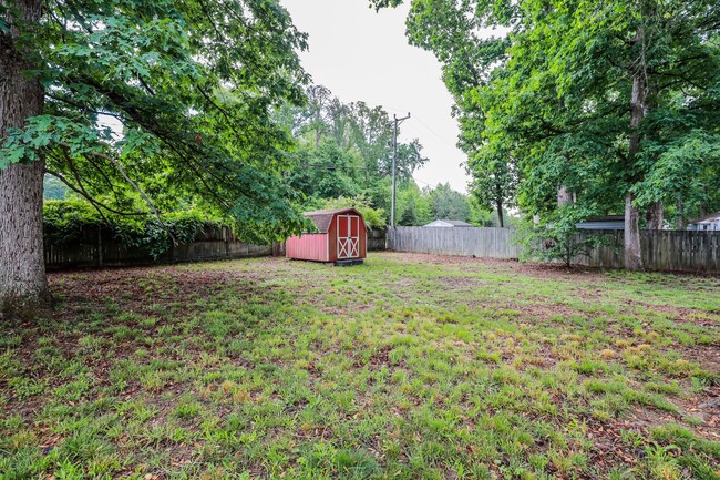 Building Photo - -- Available Now!  Spacious 4 Bed 2 Bath C...