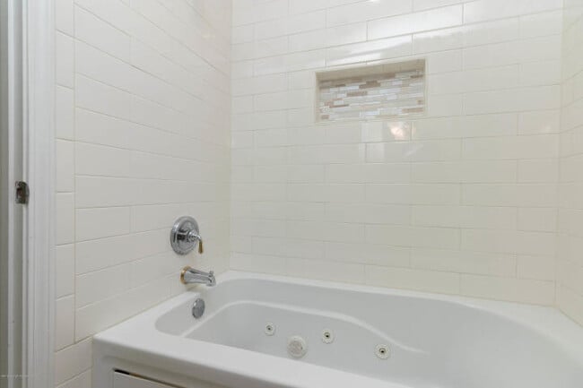 Building Photo - 4 Bedrooms 3 bathrooms, OFFICE 2 living rooms, and 2 car garage