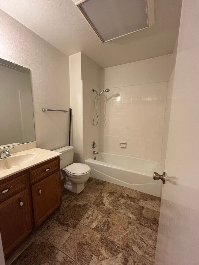 Building Photo - Two Story Townhouse in Esmond Estates