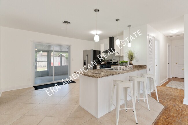 Building Photo - 305 Meggs Dr NE
