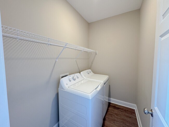 Building Photo - 114 Way Bill Cir