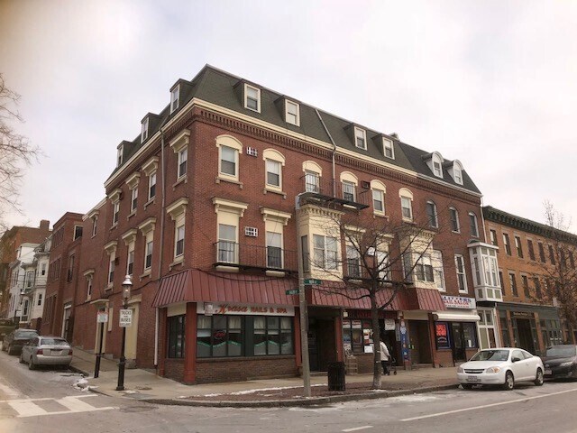 Building Photo - 3 Salem Street Ave