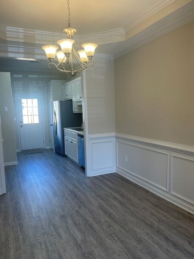 Building Photo - Beautiful Townhome Across Street From Jones Creek Golf Club