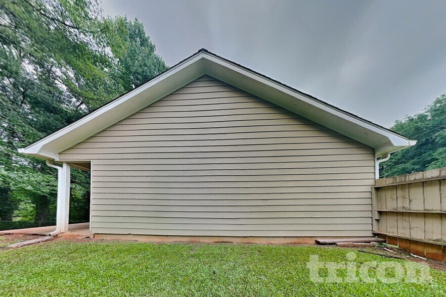 Building Photo - 270 Rosewood Dr