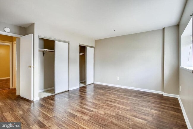 Building Photo - 1670 Brooksquare Dr