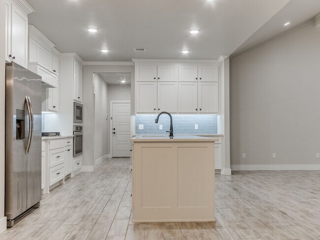 Building Photo - 3201 Hayven Cir