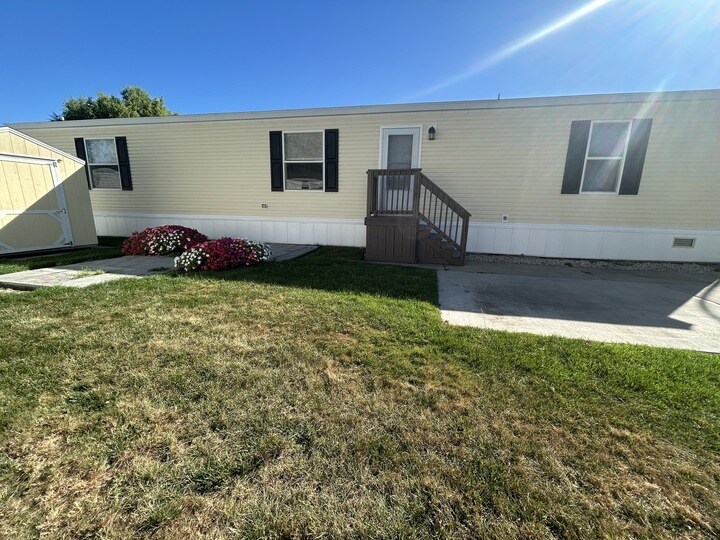 Building Photo - 12501 Apple Ln