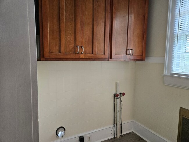 Building Photo - 4 Bedroom 2 bath Home For Rent - Heart of Florence