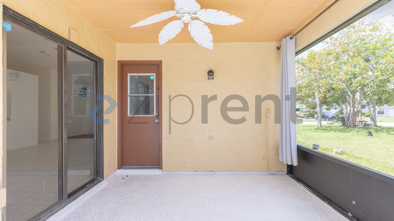 Building Photo - Unit