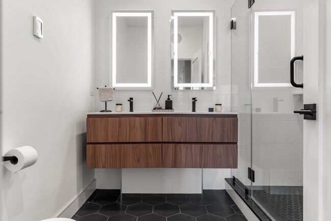 Building Photo - 75 W Broadway