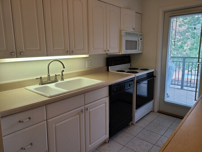 Building Photo - 1023 Lions Ridge Loop