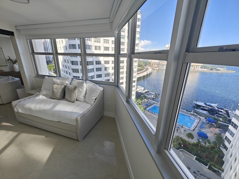 Building Photo - 825 Brickell Bay Dr