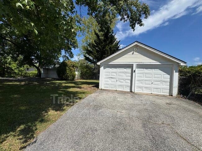 Building Photo - 1629 Talisman Ln