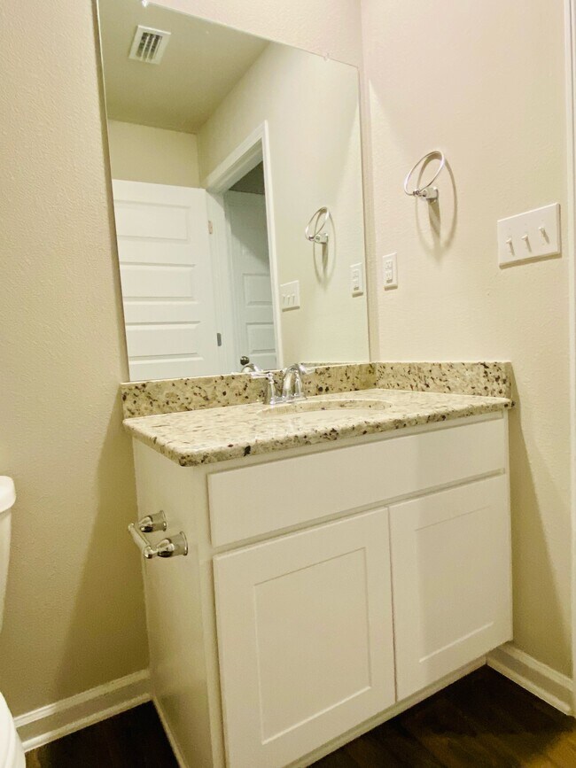 Building Photo - 23135 Shadowridge Dr