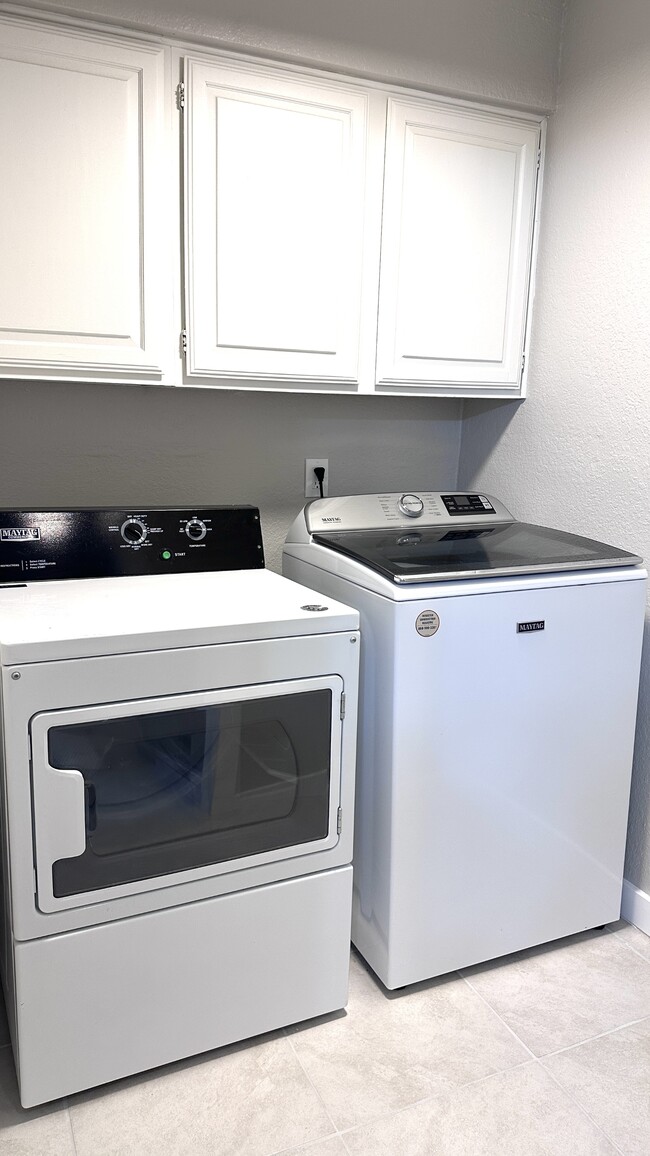 Building Photo - 7202 Mansions Dr