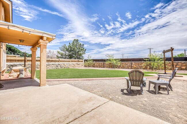 Building Photo - 12748 Tierra Pueblo Dr