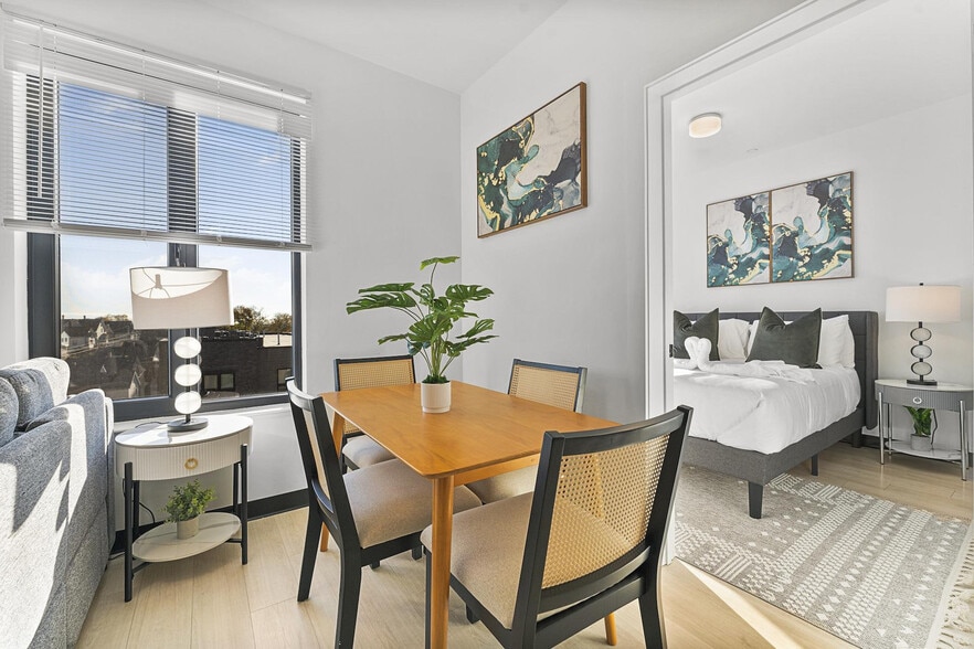 Building Photo - 600 Broadway-SI ID1240312P