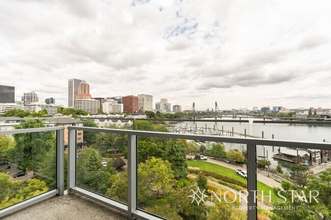 Building Photo - Stunning Views at The Strand