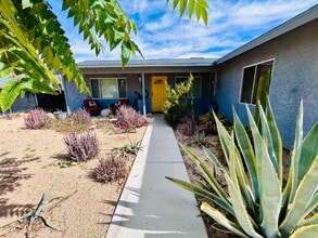 Building Photo - Charming 3 Bedroom House with Pool in Friendly Hills, Joshua Tree