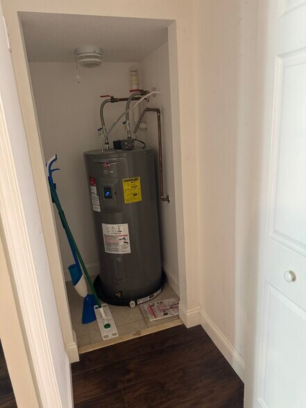 Building Photo - 12836 Woodmill Dr