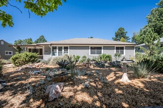 Building Photo - 2140 Robin Dr