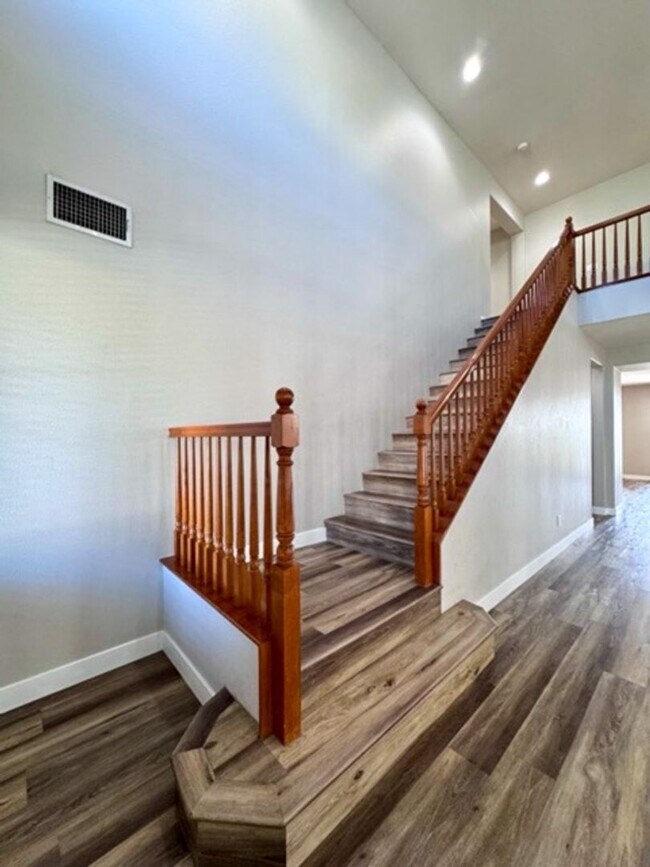 Building Photo - Oversized 5 bedroom Copper Canyon Murrieta...