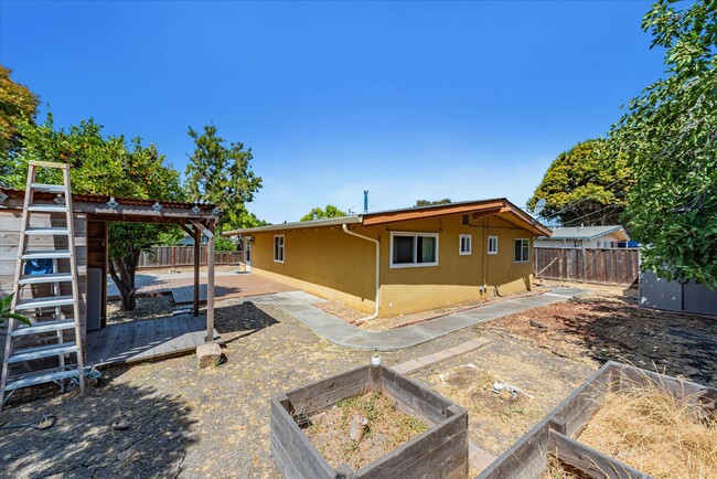 Building Photo - Wow! What a Great Home!