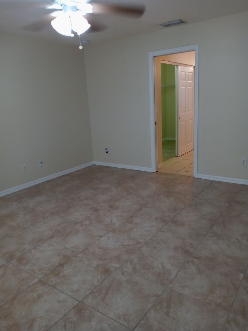 Building Photo - 17031 Hillsborough Blvd