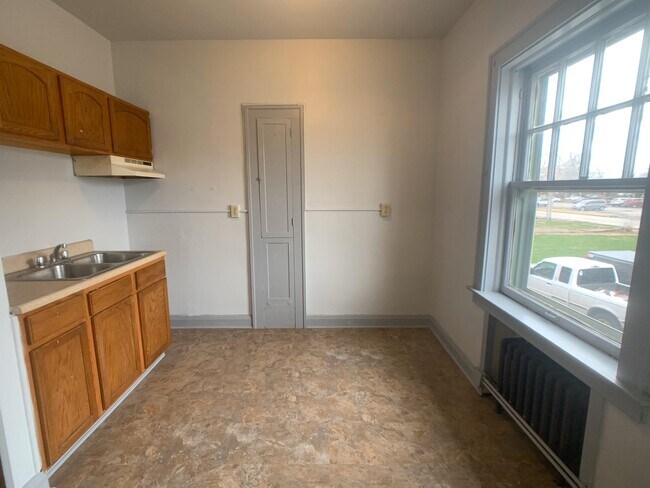 Building Photo - 210-102 Walnut-