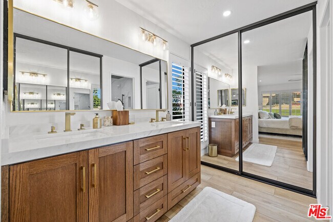 Building Photo - 72417 Rolling Knoll Dr