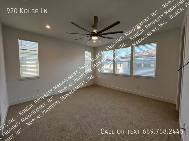 Building Photo - 920 Kolbe Ln