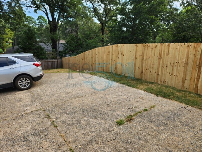 Building Photo - Compeltely Remodeled 3 Bedroom 3 Bathroom