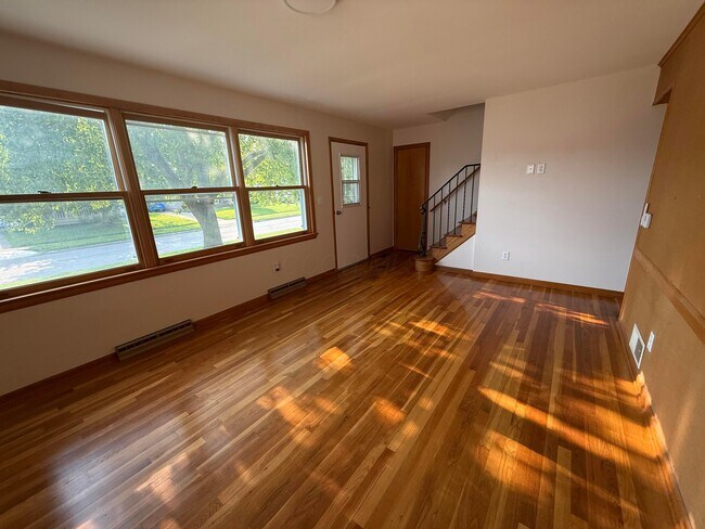Building Photo - 4212 Beechgrove Dr