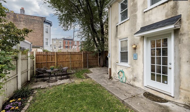 Building Photo - 305 E Cabot St