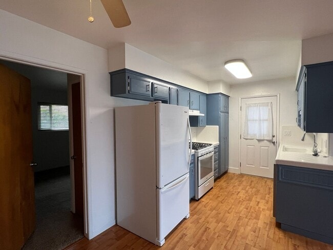 Building Photo - 1234 Bolton Dr