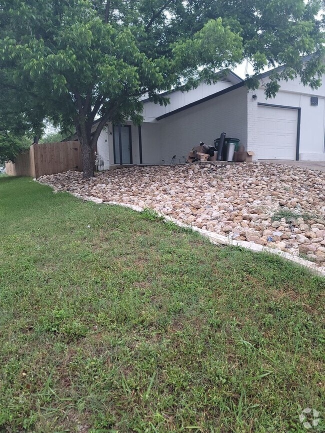 Building Photo - DOVE SPRINGS DELIGHT - RENOVATED  2/2 DUPL...